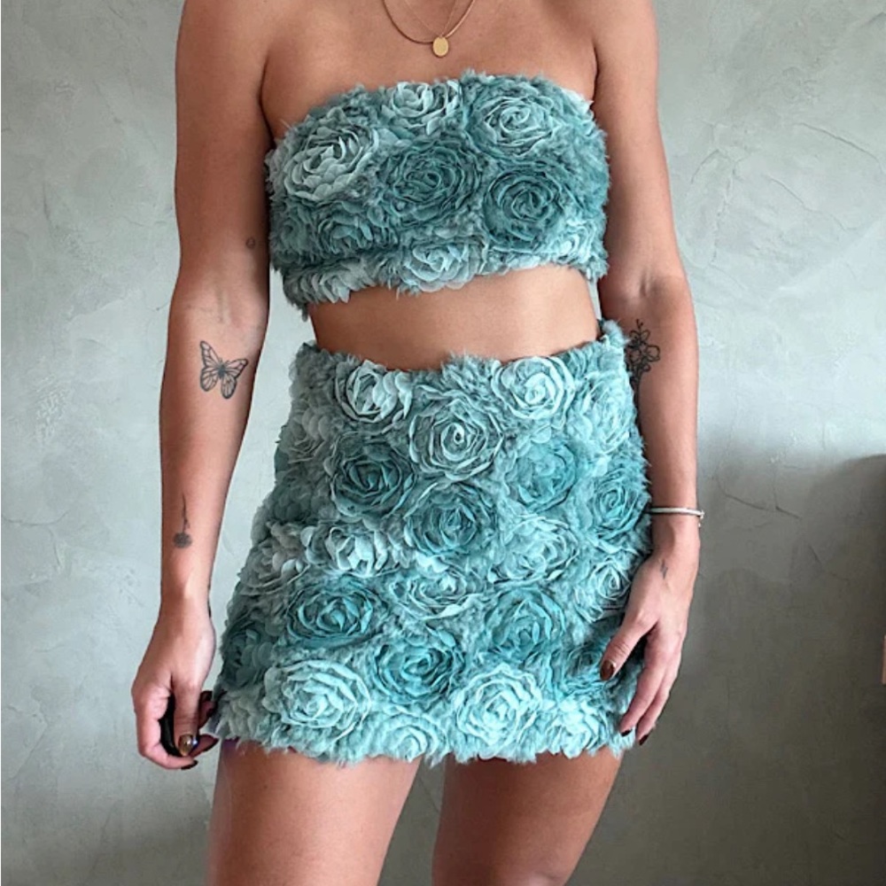 Rose mini skirt